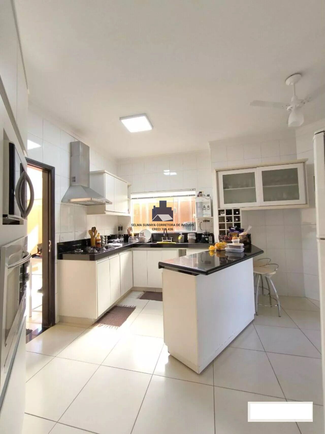 Casa de Condomínio com 3 quartos à venda, 220m² — foto 6 de 28