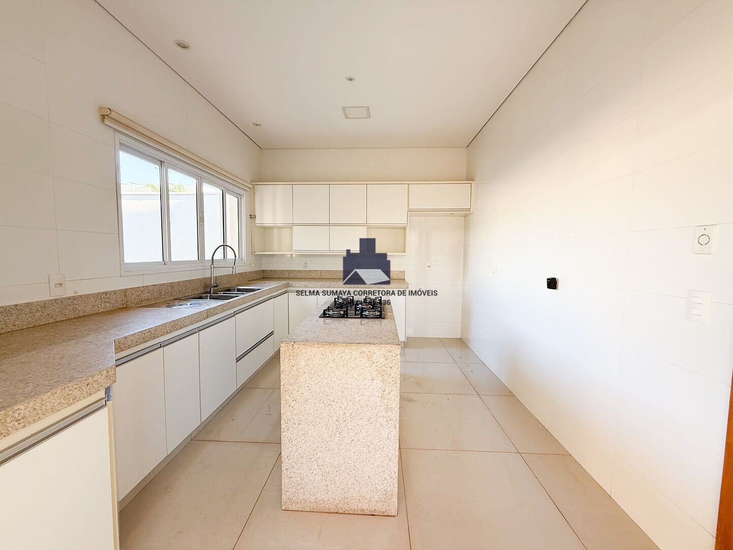 Casa de Condomínio com 5 quartos à venda, 370m² — foto 18 de 19
