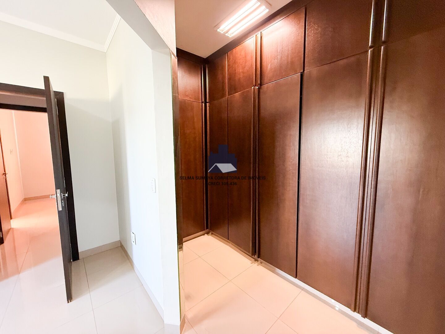 Casa de Condomínio com 3 quartos à venda, 284m² — foto 10 de 17