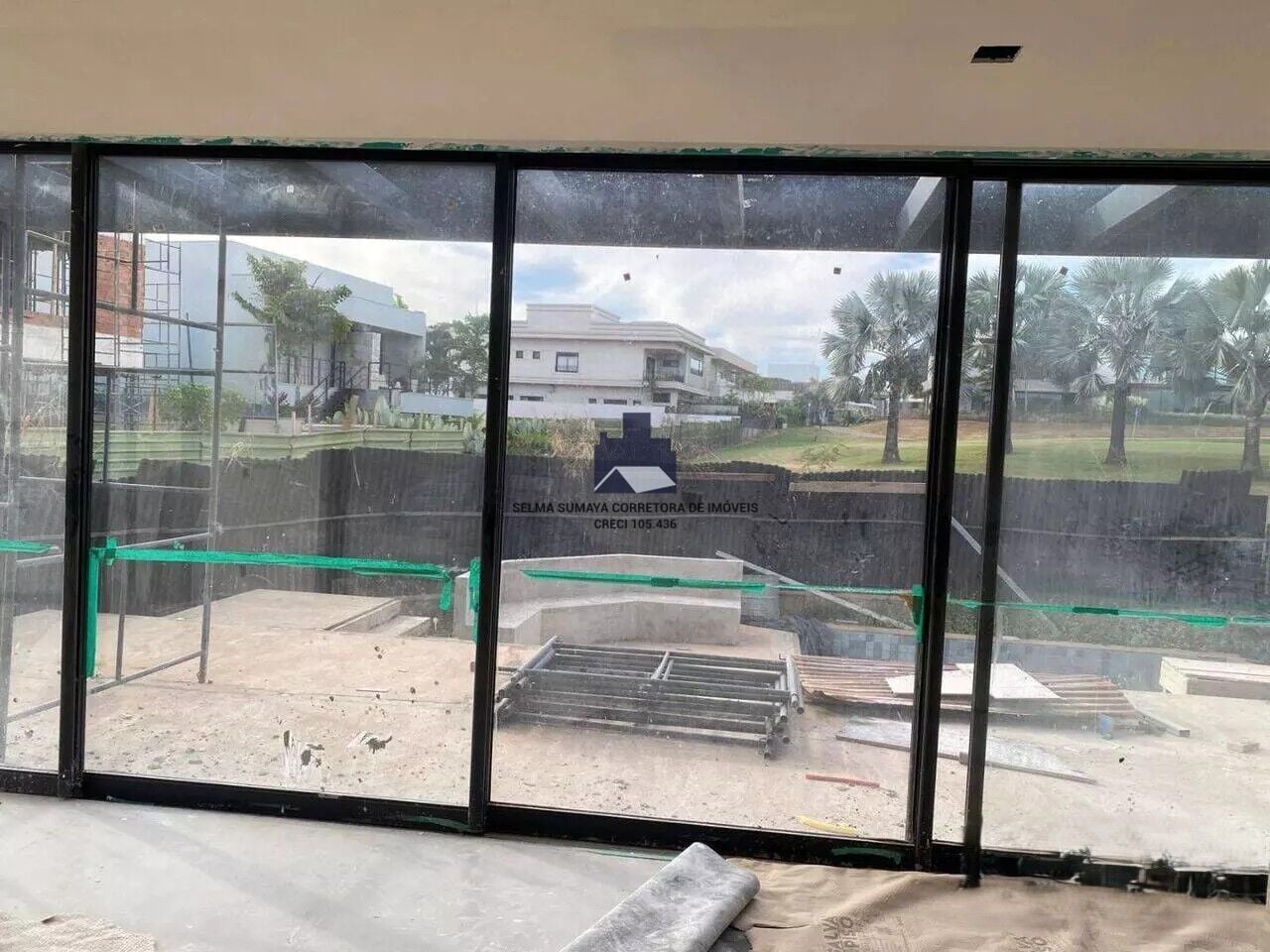 Casa de Condomínio com 4 quartos à venda, 577m² — foto 4 de 5