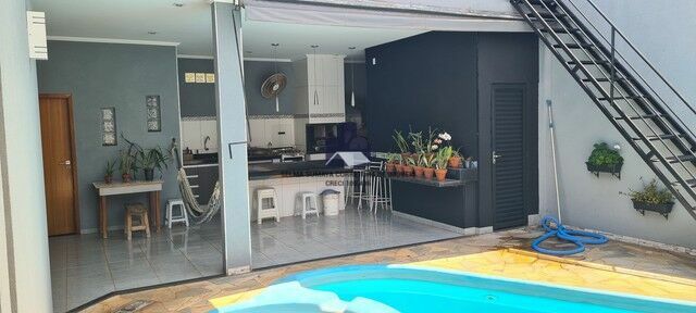 Casa com 3 quartos à venda, 230m² — foto 15 de 19