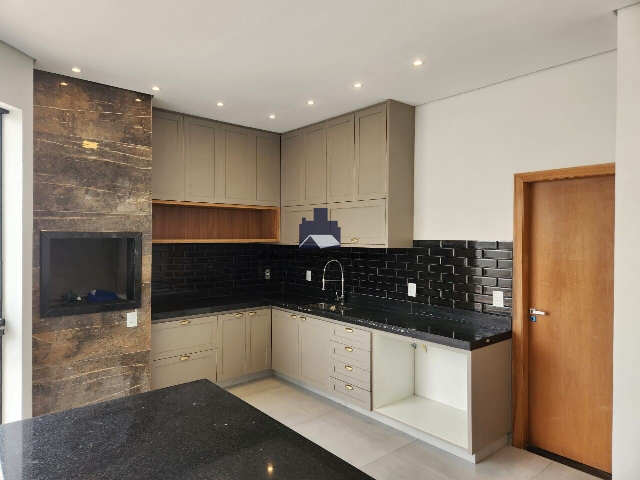 Casa de Condomínio com 3 quartos à venda, 200m² — foto 12 de 15