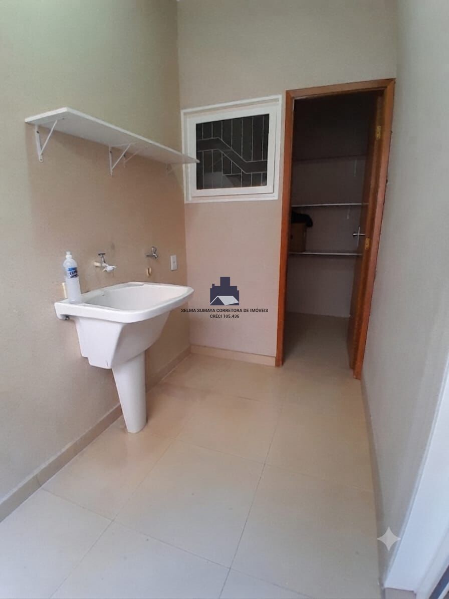 Casa com 3 quartos à venda, 245m² — foto 19 de 23