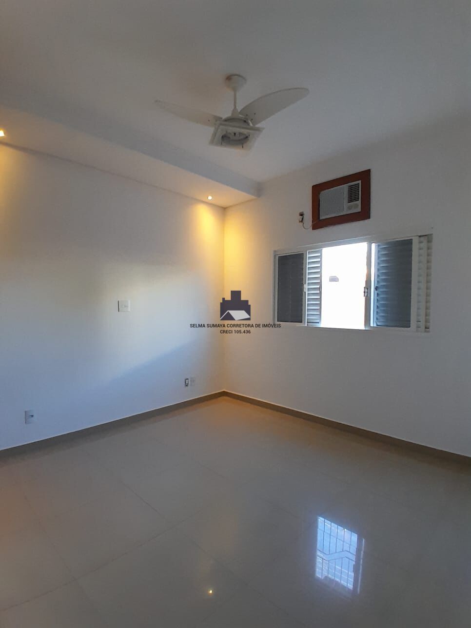 Casa com 3 quartos à venda, 245m² — foto 21 de 23