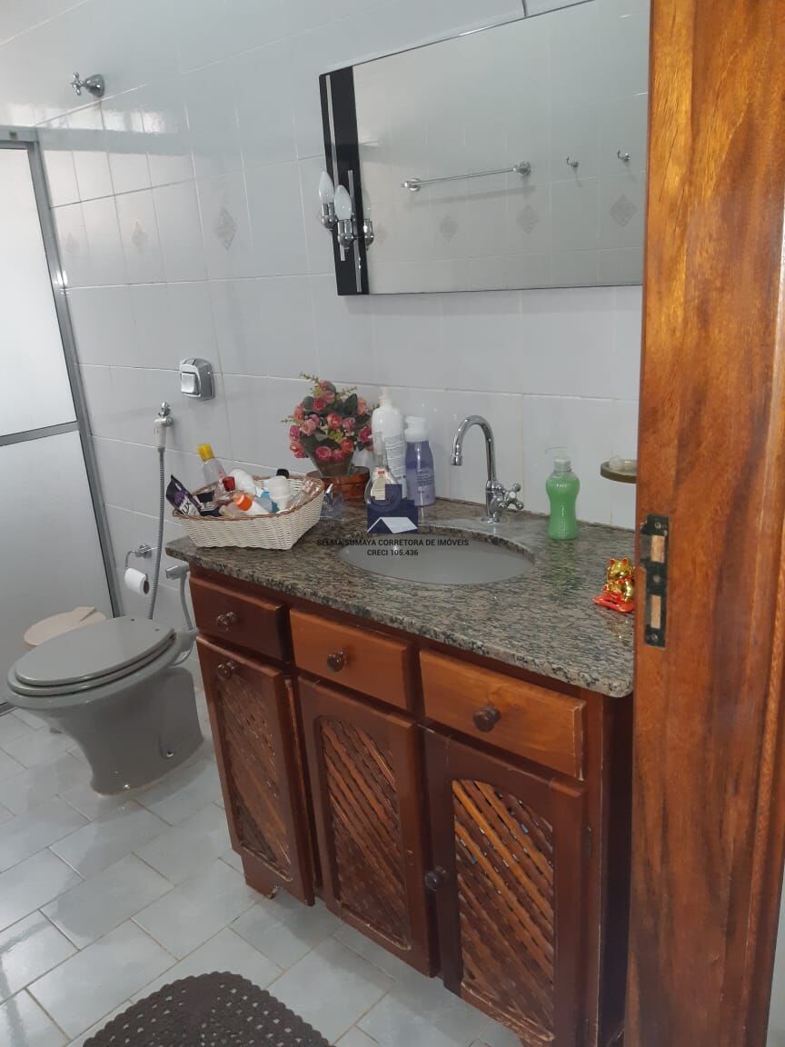 Casa com 3 quartos à venda, 240m² — foto 16 de 28