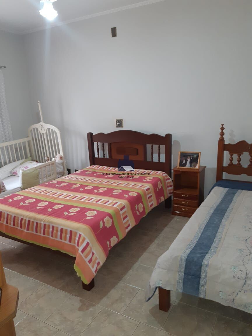 Casa com 3 quartos à venda, 240m² — foto 13 de 28