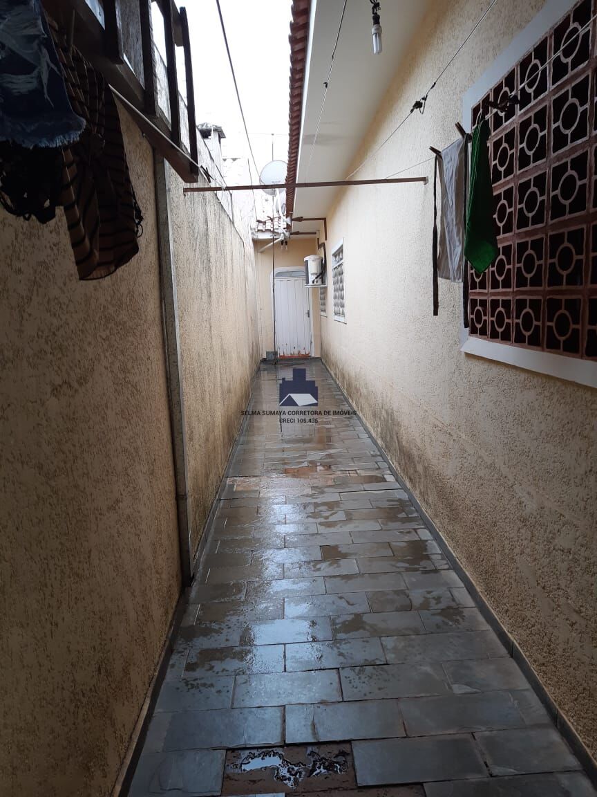 Casa com 3 quartos à venda, 240m² — foto 25 de 28