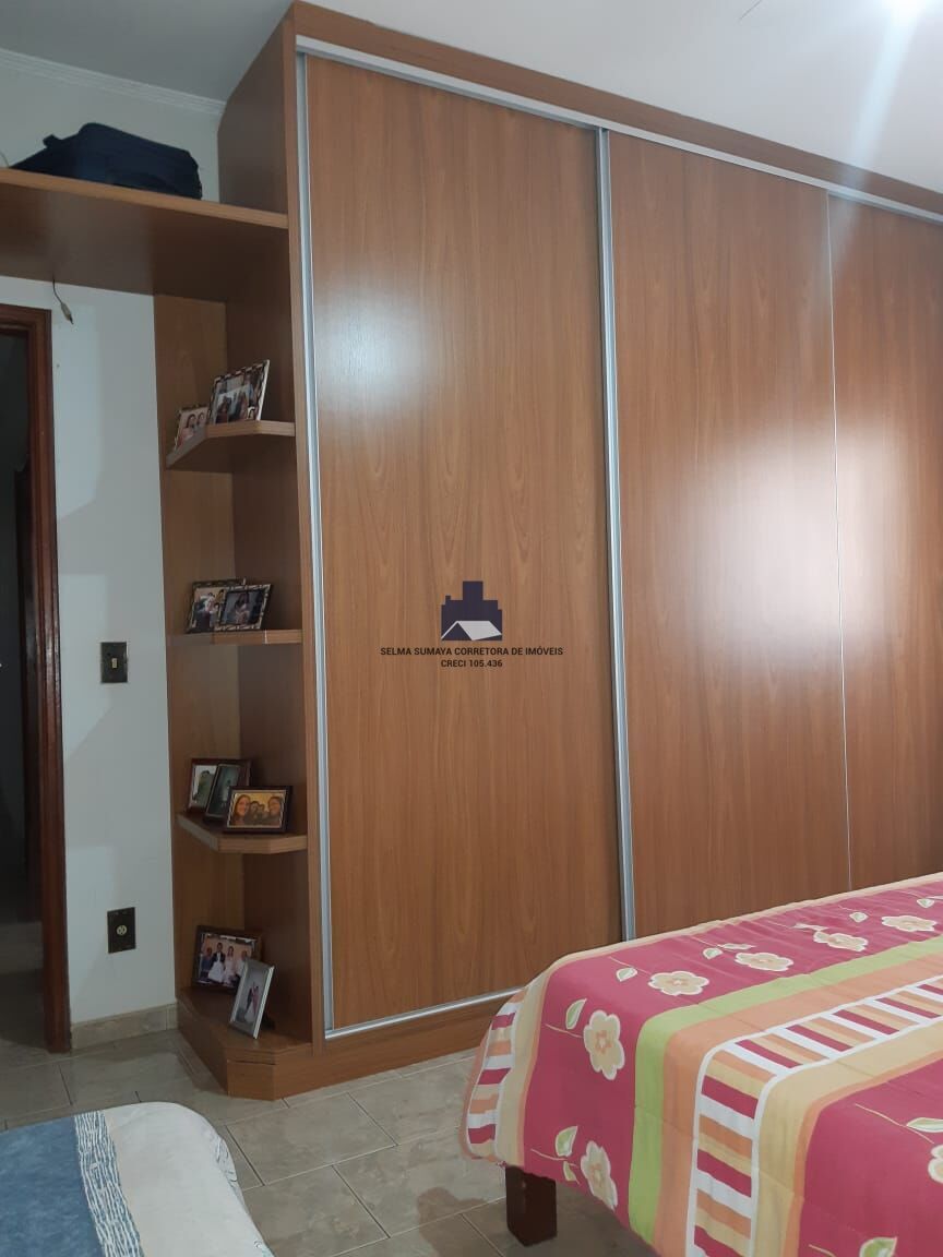 Casa com 3 quartos à venda, 240m² — foto 17 de 28