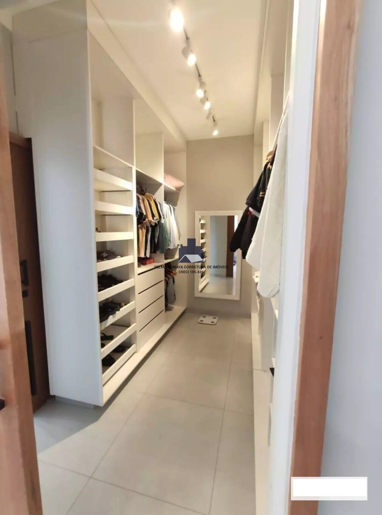 Casa de Condomínio com 4 quartos à venda, 240m² — foto 10 de 22