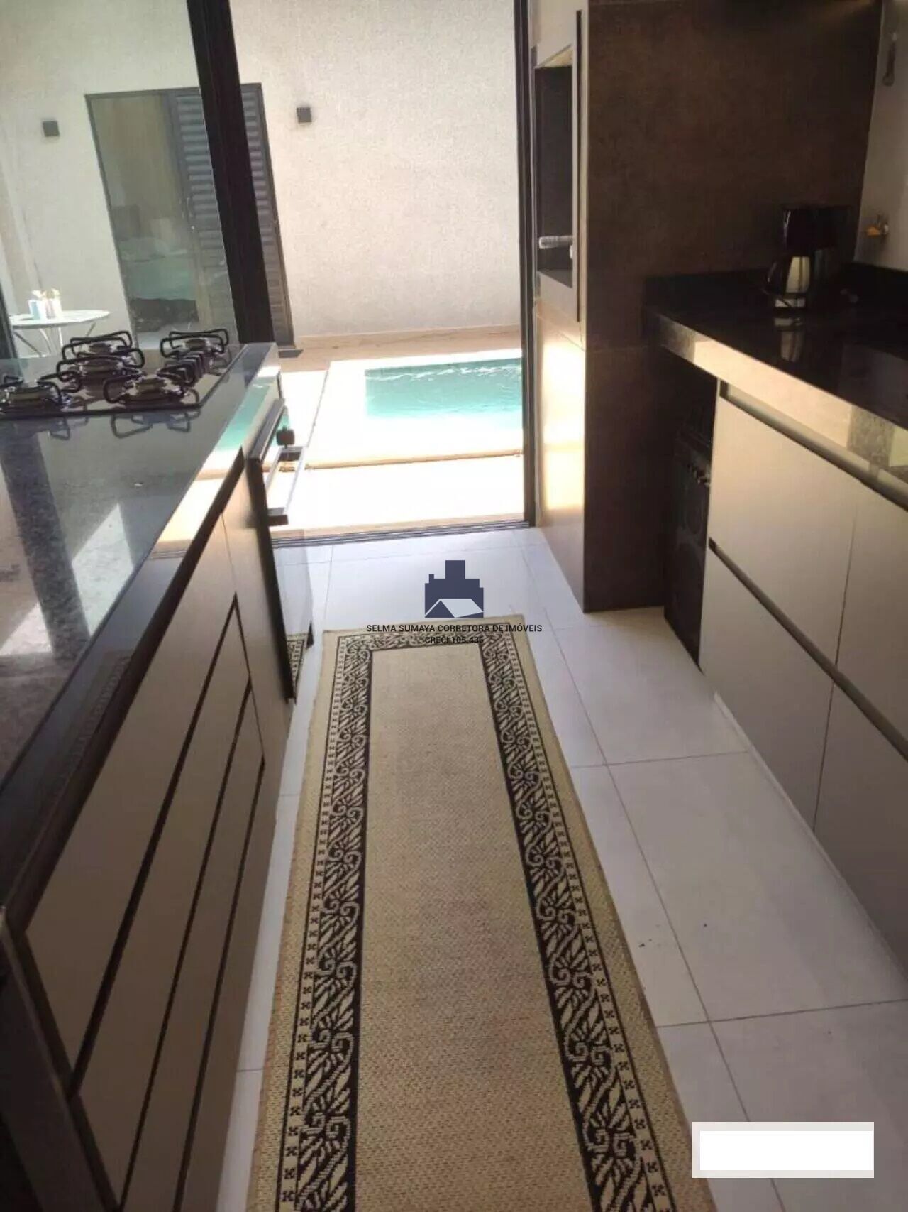 Casa de Condomínio com 4 quartos à venda, 240m² — foto 17 de 22