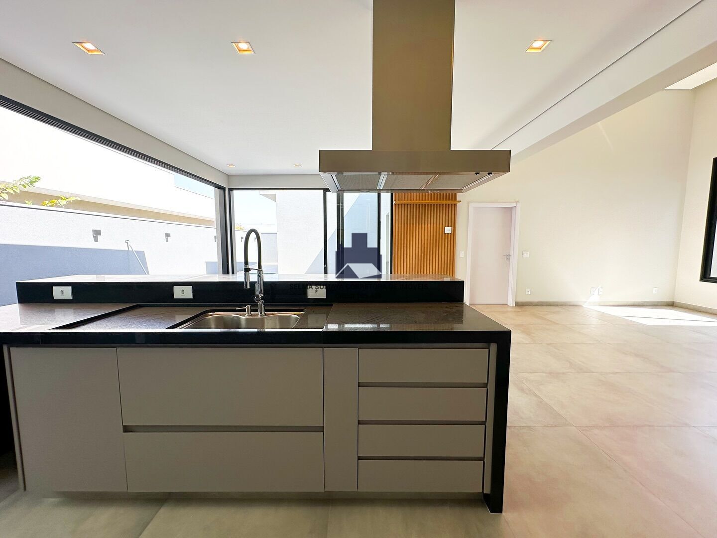 Casa de Condomínio com 3 quartos à venda, 240m² — foto 9 de 20