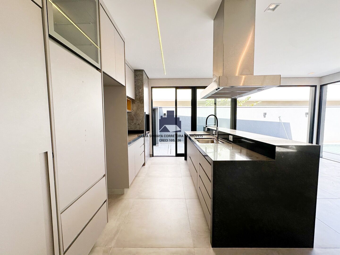 Casa de Condomínio com 3 quartos à venda, 240m² — foto 14 de 20