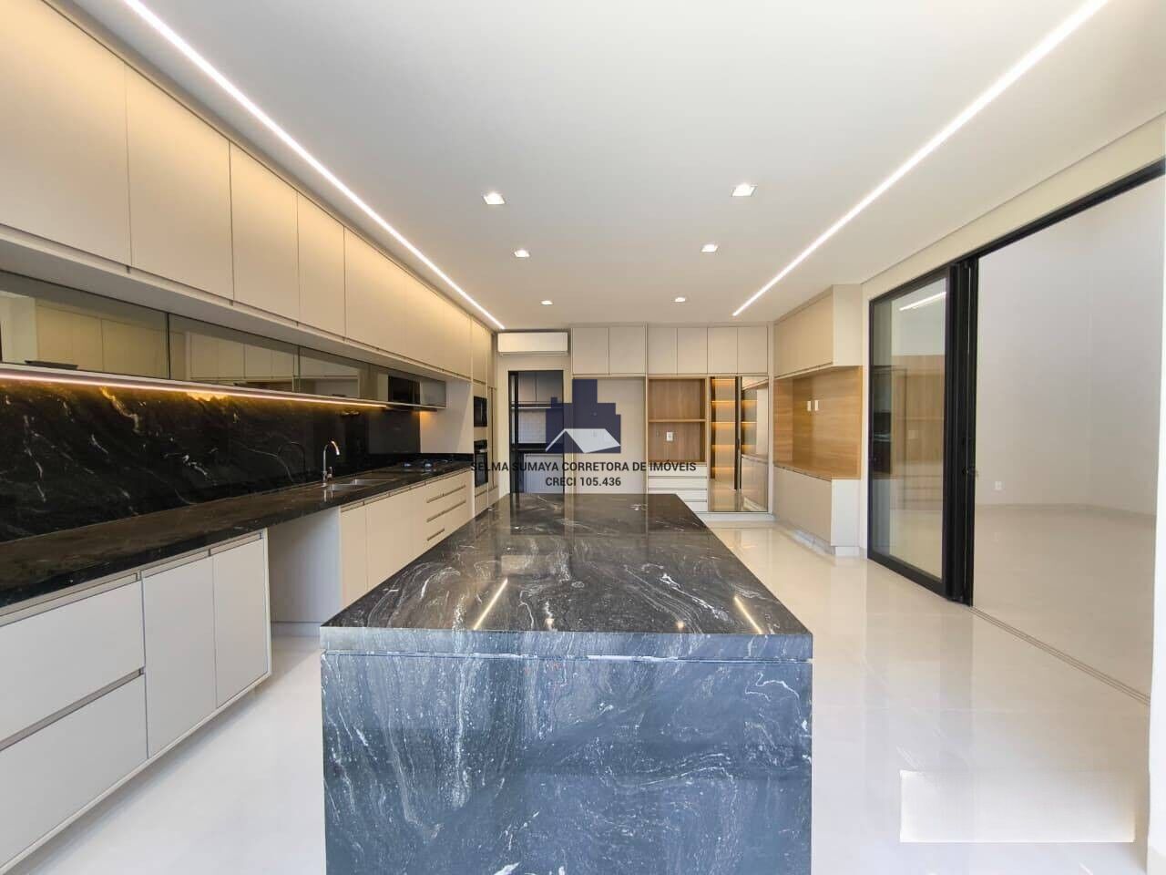Casa de Condomínio com 3 quartos à venda, 241m² — foto 17 de 31