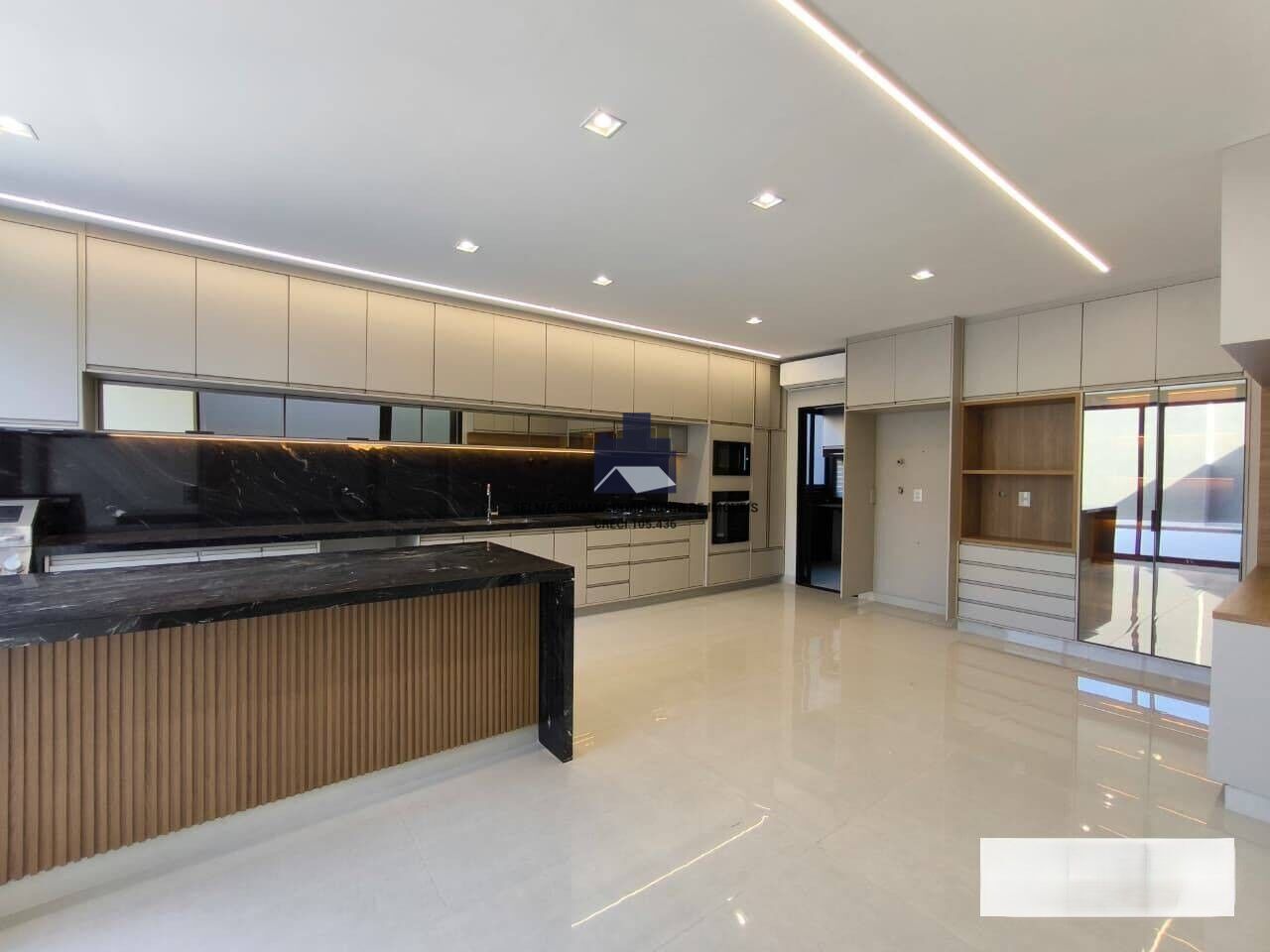 Casa de Condomínio com 3 quartos à venda, 241m² — foto 14 de 31
