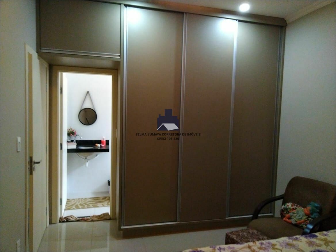 Casa com 3 quartos à venda, 300m² — foto 4 de 28