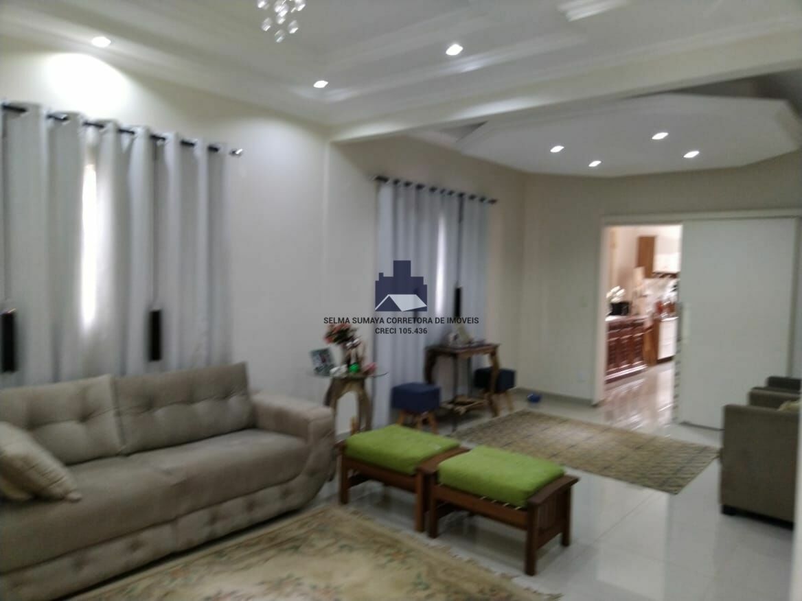 Casa com 3 quartos à venda, 300m² — foto 13 de 28