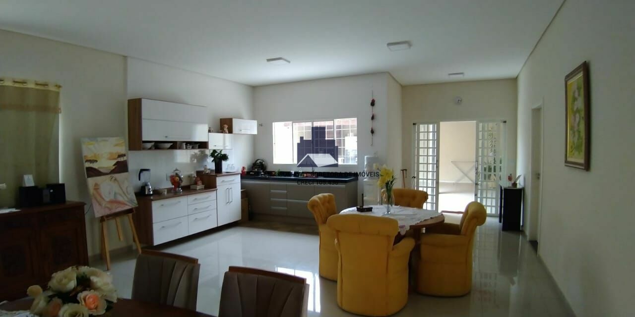 Casa com 3 quartos à venda, 300m² — foto 14 de 28