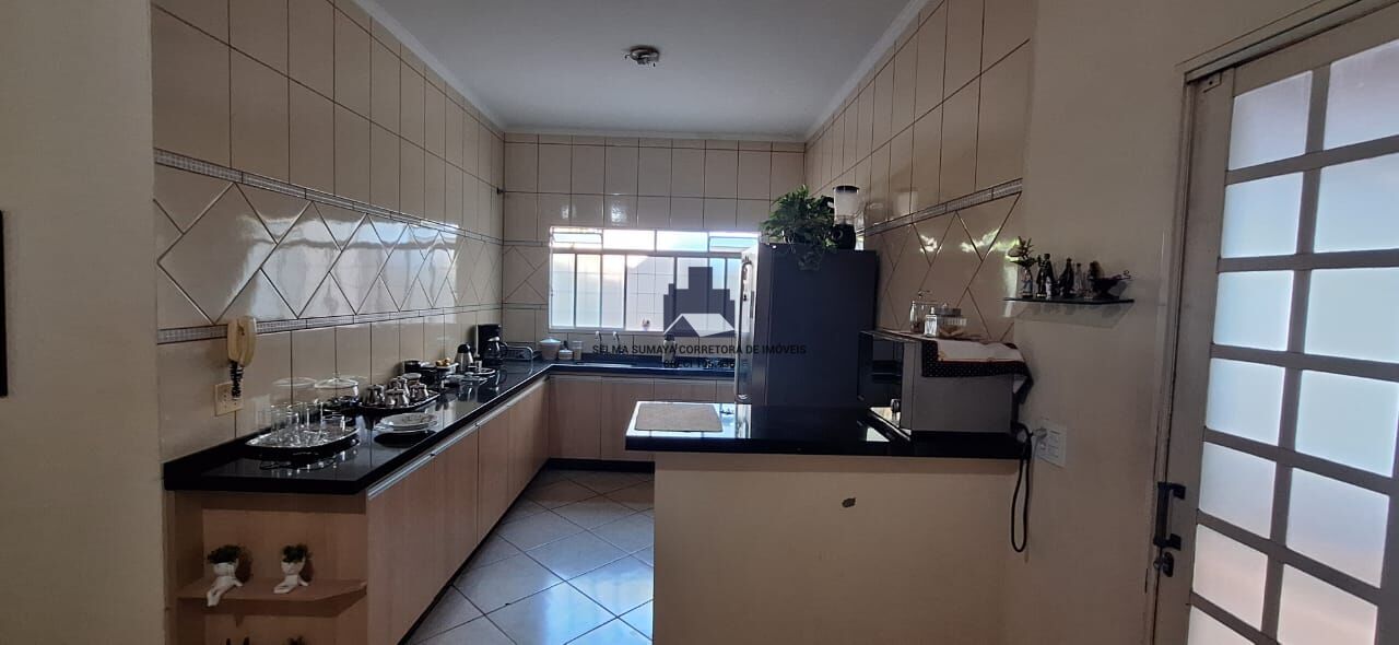 Casa com 3 quartos à venda, 217m² — foto 18 de 24