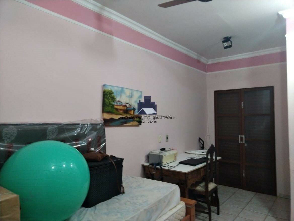 Casa com 3 quartos à venda, 240m² — foto 20 de 29
