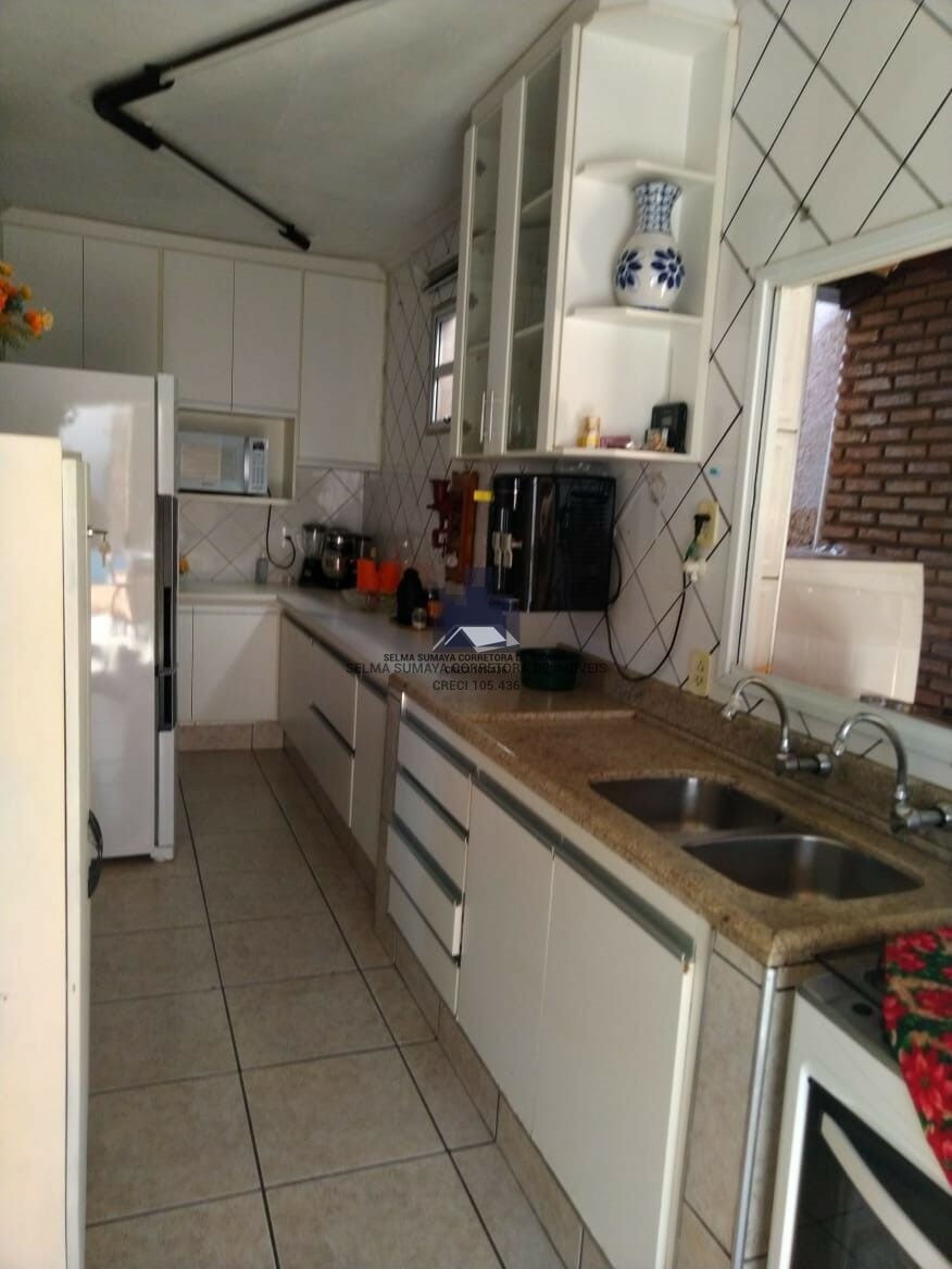 Casa com 3 quartos à venda, 240m² — foto 15 de 29