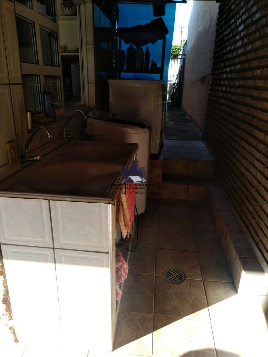 Casa com 3 quartos à venda, 240m² — foto 17 de 29