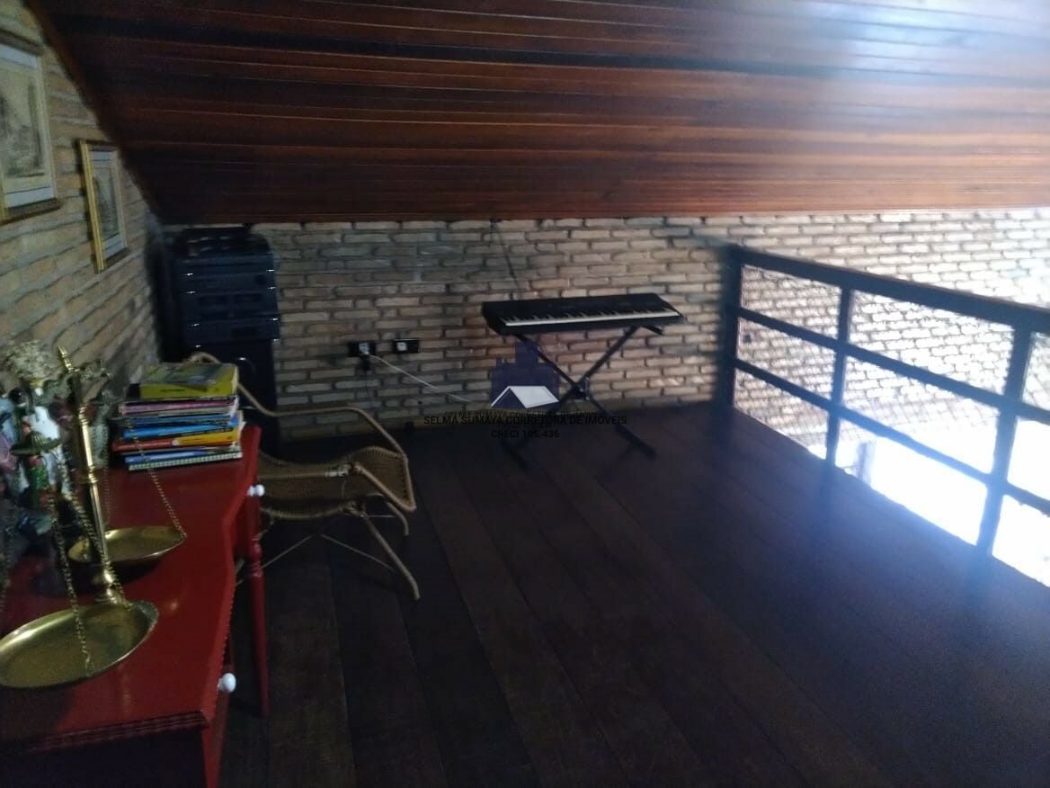 Casa com 3 quartos à venda, 240m² — foto 16 de 29