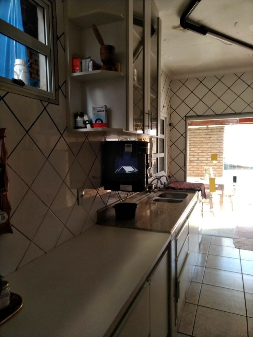 Casa com 3 quartos à venda, 240m² — foto 12 de 29