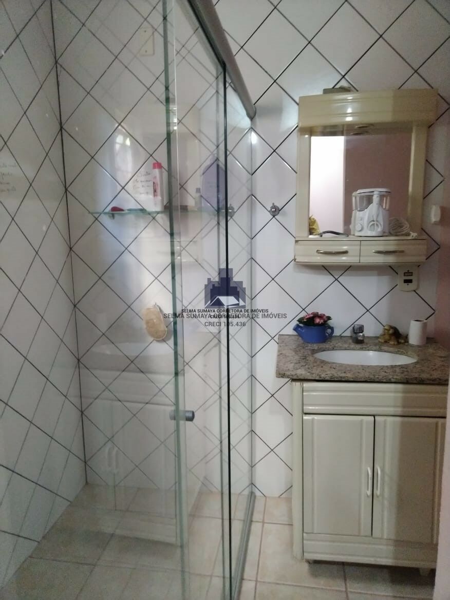 Casa com 3 quartos à venda, 240m² — foto 22 de 29