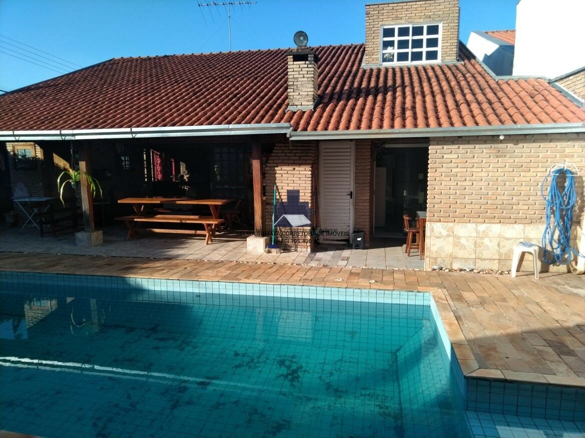 Casa com 3 quartos à venda, 240m² — foto 4 de 29