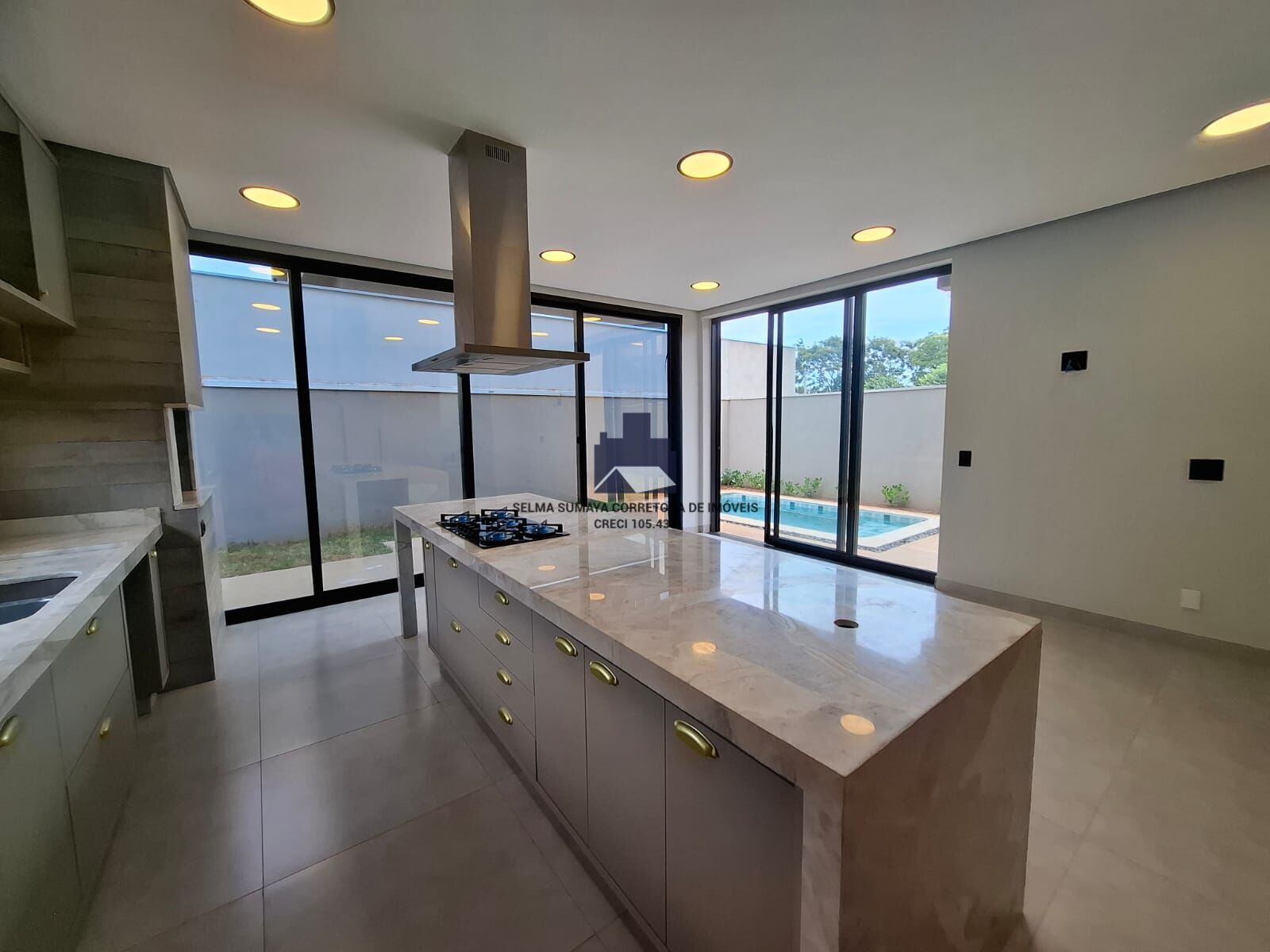 Casa de Condomínio com 3 quartos à venda, 250m² — foto 8 de 31