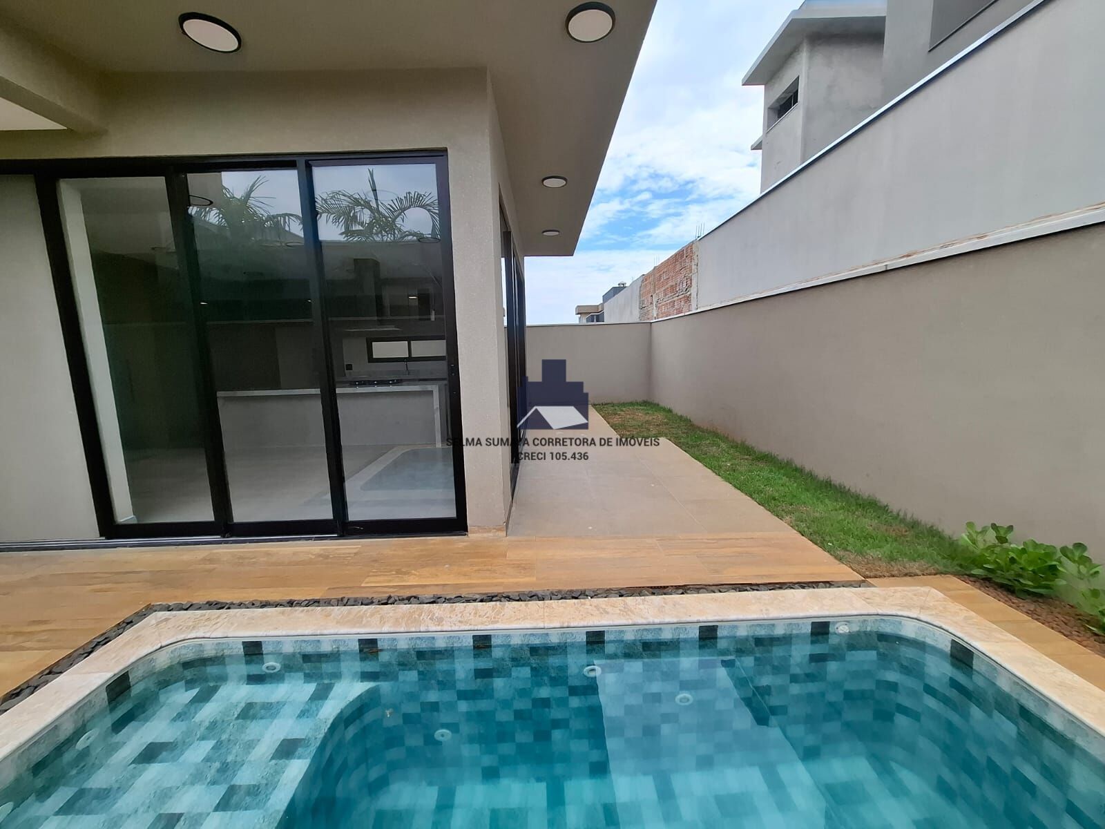 Casa de Condomínio com 3 quartos à venda, 250m² — foto 11 de 31