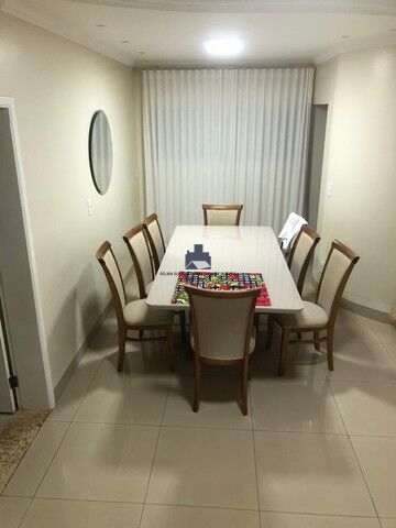 Casa com 3 quartos à venda, 300m² — foto 8 de 17