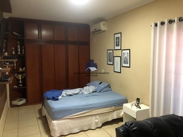 Casa com 3 quartos à venda, 300m² — foto 15 de 17