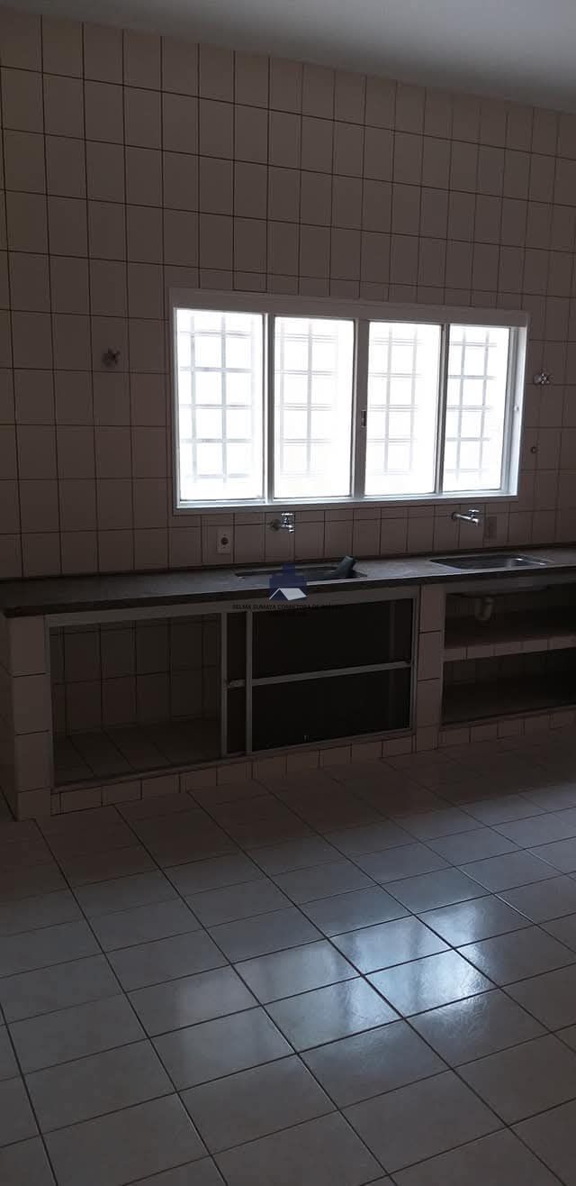 Casa com 3 quartos à venda, 220m² — foto 24 de 28