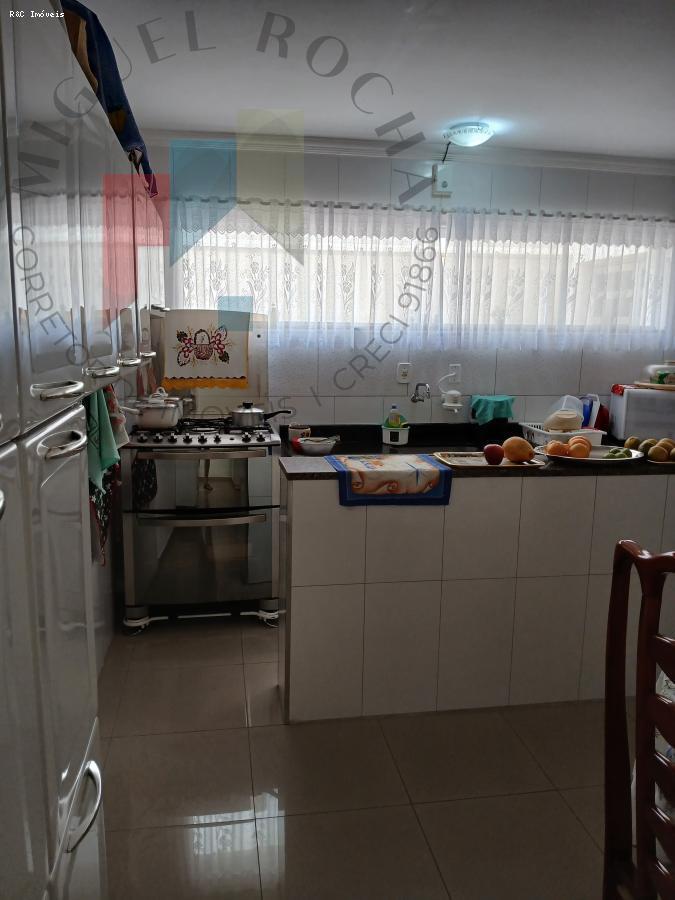 Sobrado para alugar no bairro Vila Pires em Santo André/SP