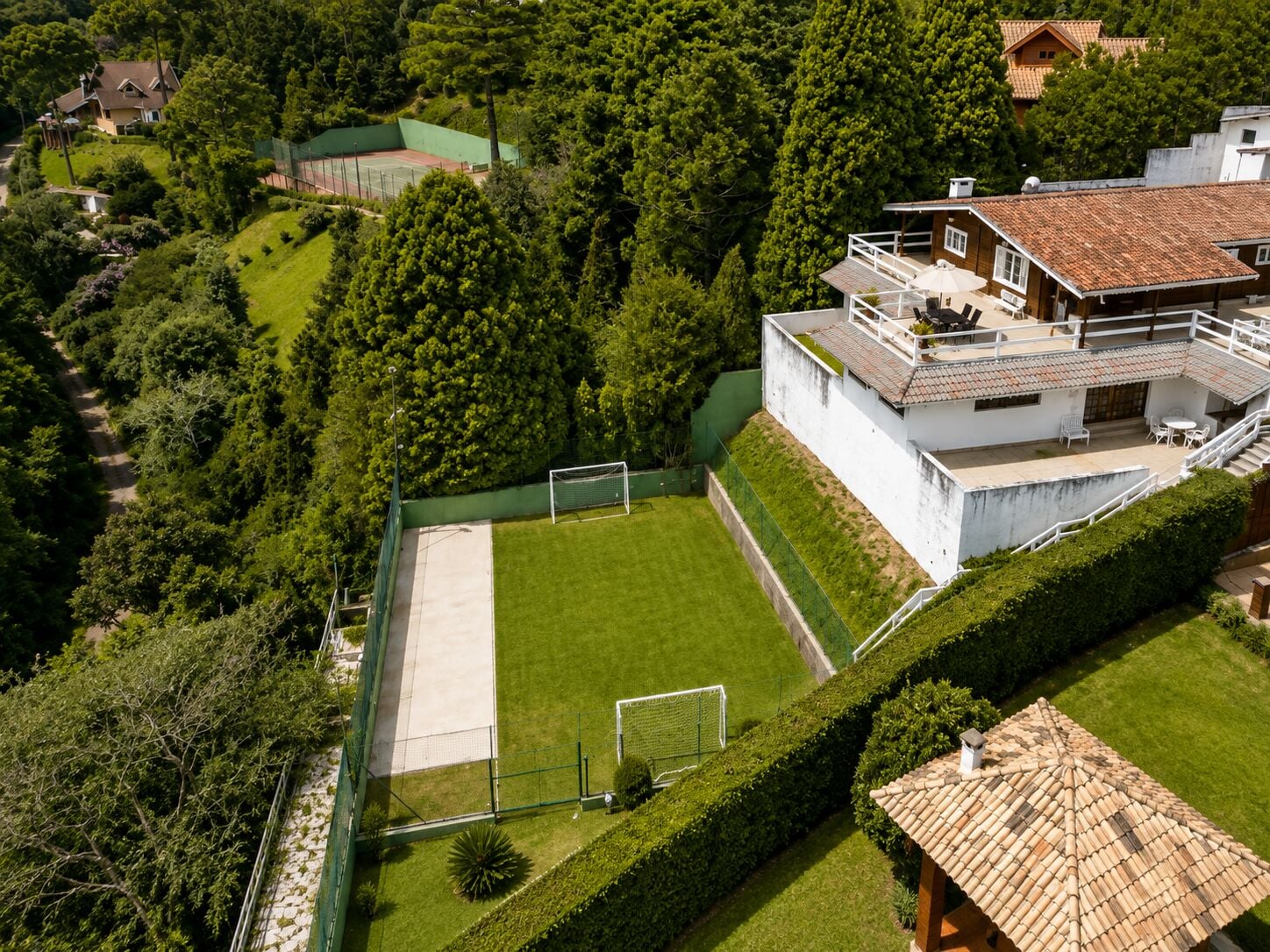 Casa, 5 quartos, 280 m² - Foto 1