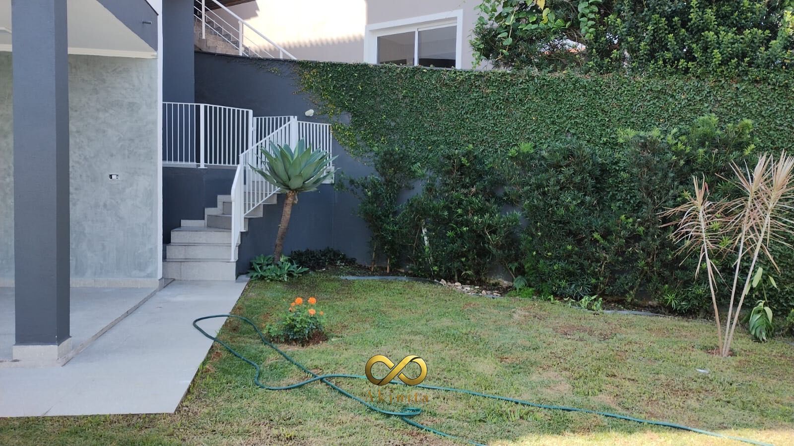 Casa à venda com 3 quartos, 1 suíte, 4 vagas e 330m² no Aruja 5, Arujá (SP) — foto 9 de 14