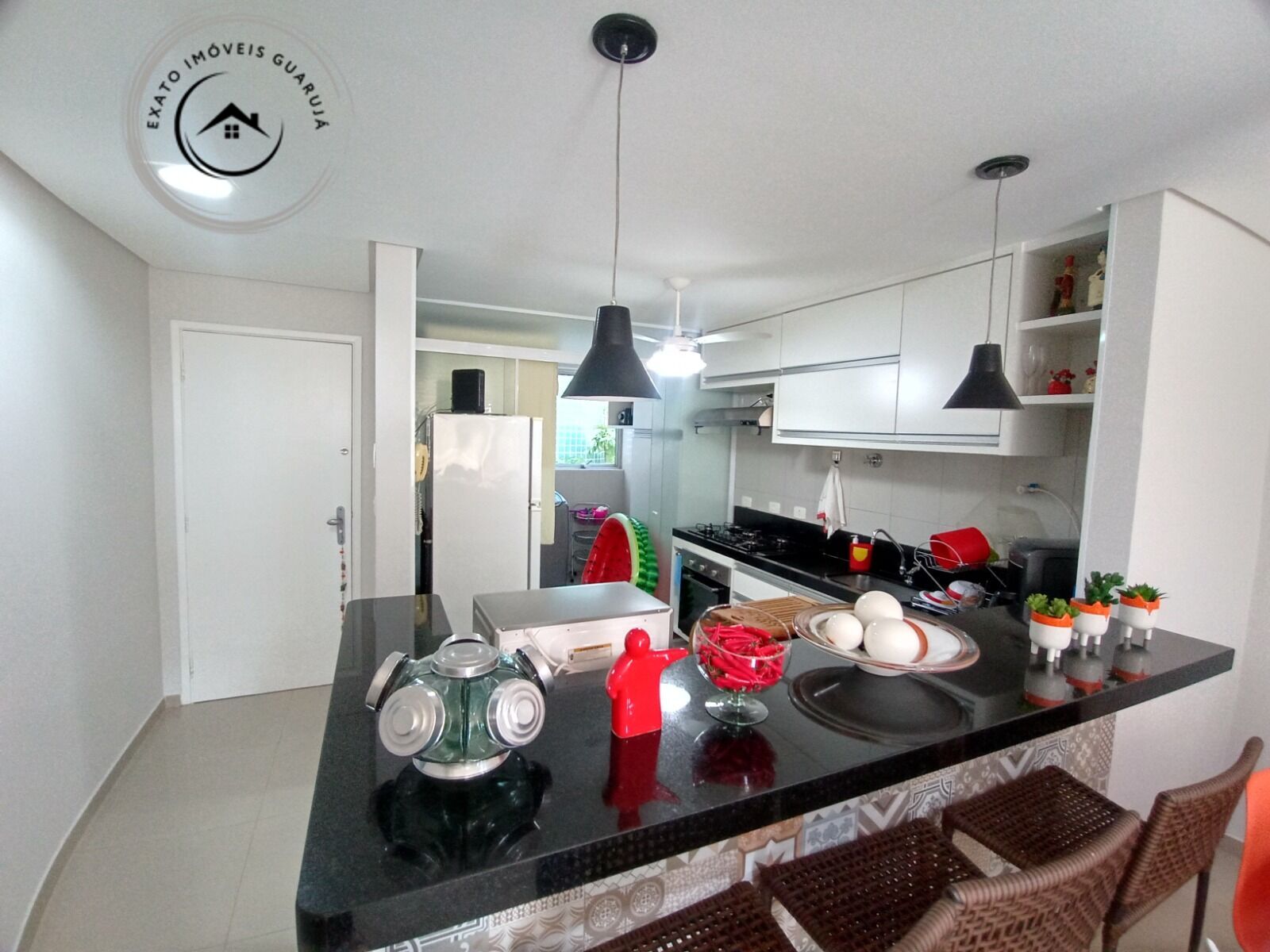 Apartamento Padrão de 03 dormitórios para venda na praia da Enseada. - foto 5