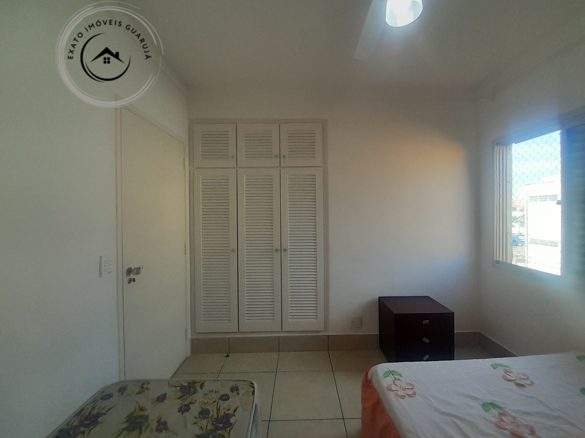 Apartamento padrão de 02 dormitórios para locação anual na p