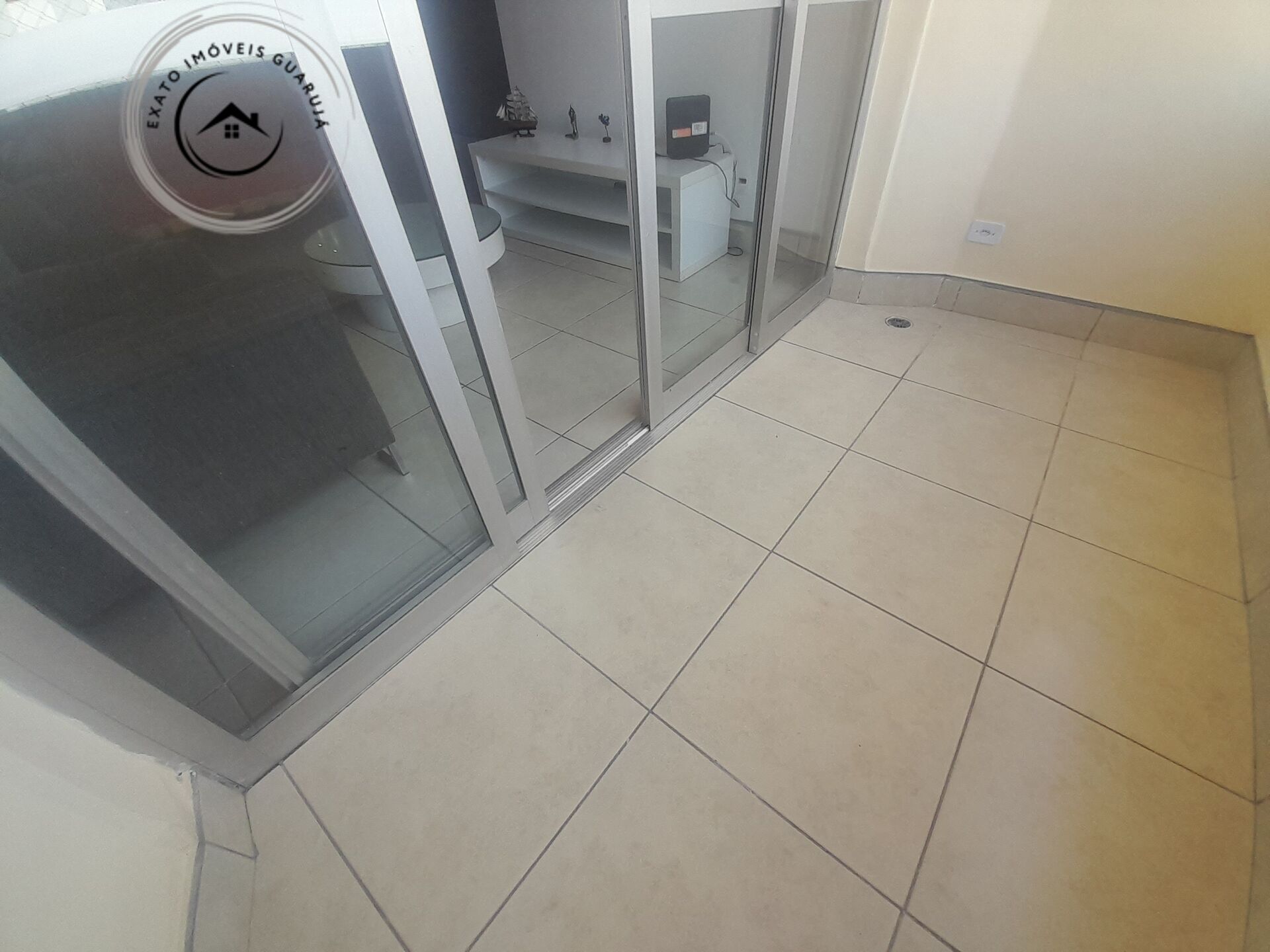 Apartamento padrão de 02 dormitórios para locação anual na p