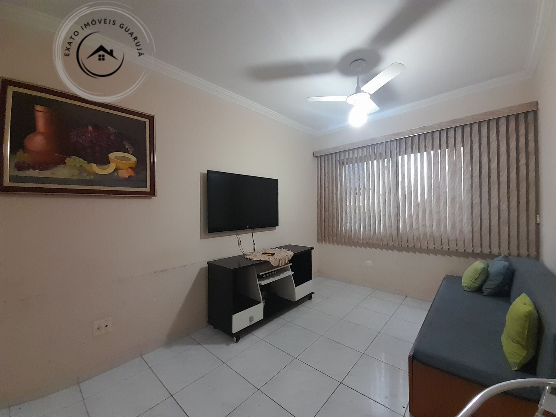 Apartamento Padrão de 02 dormitórios para locação anual na Praia da Enseada. - foto 1