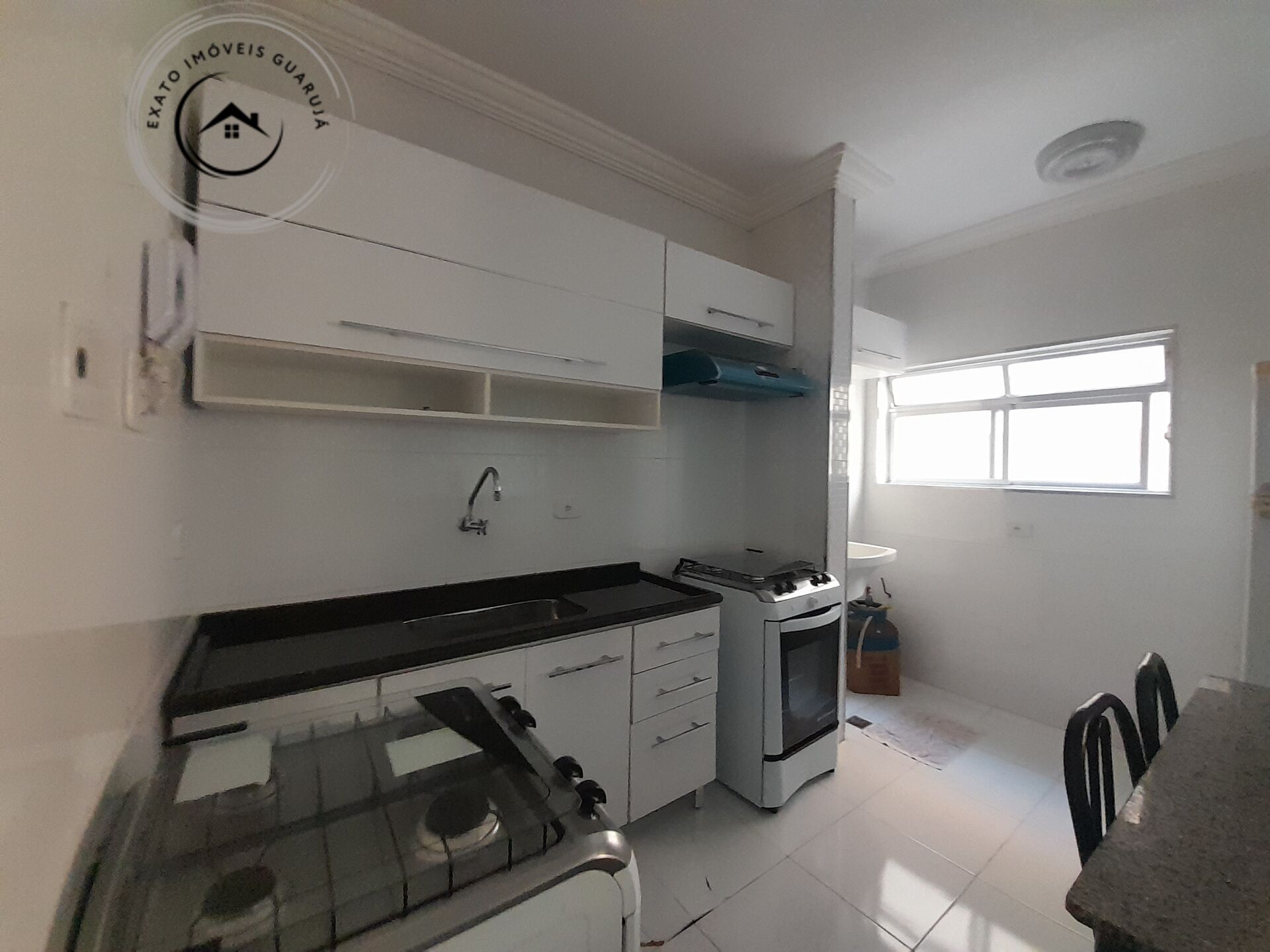 Apartamento Padrão de 02 dormitórios para venda na Praia da Enseada. - foto 4