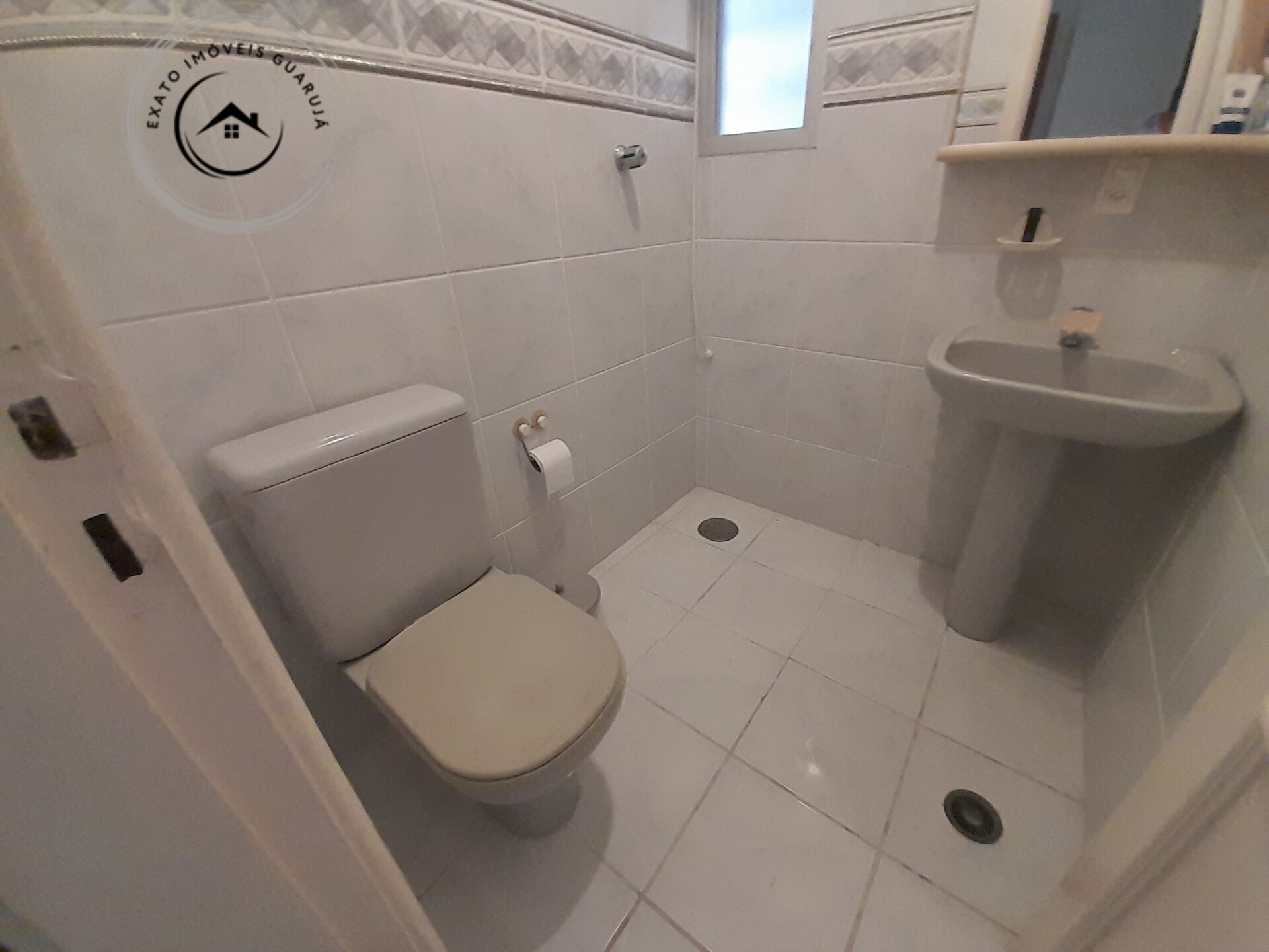 Apartamento Padrão de 03 dormitórios para venda locação anual na Praia da Enseada. - foto 5