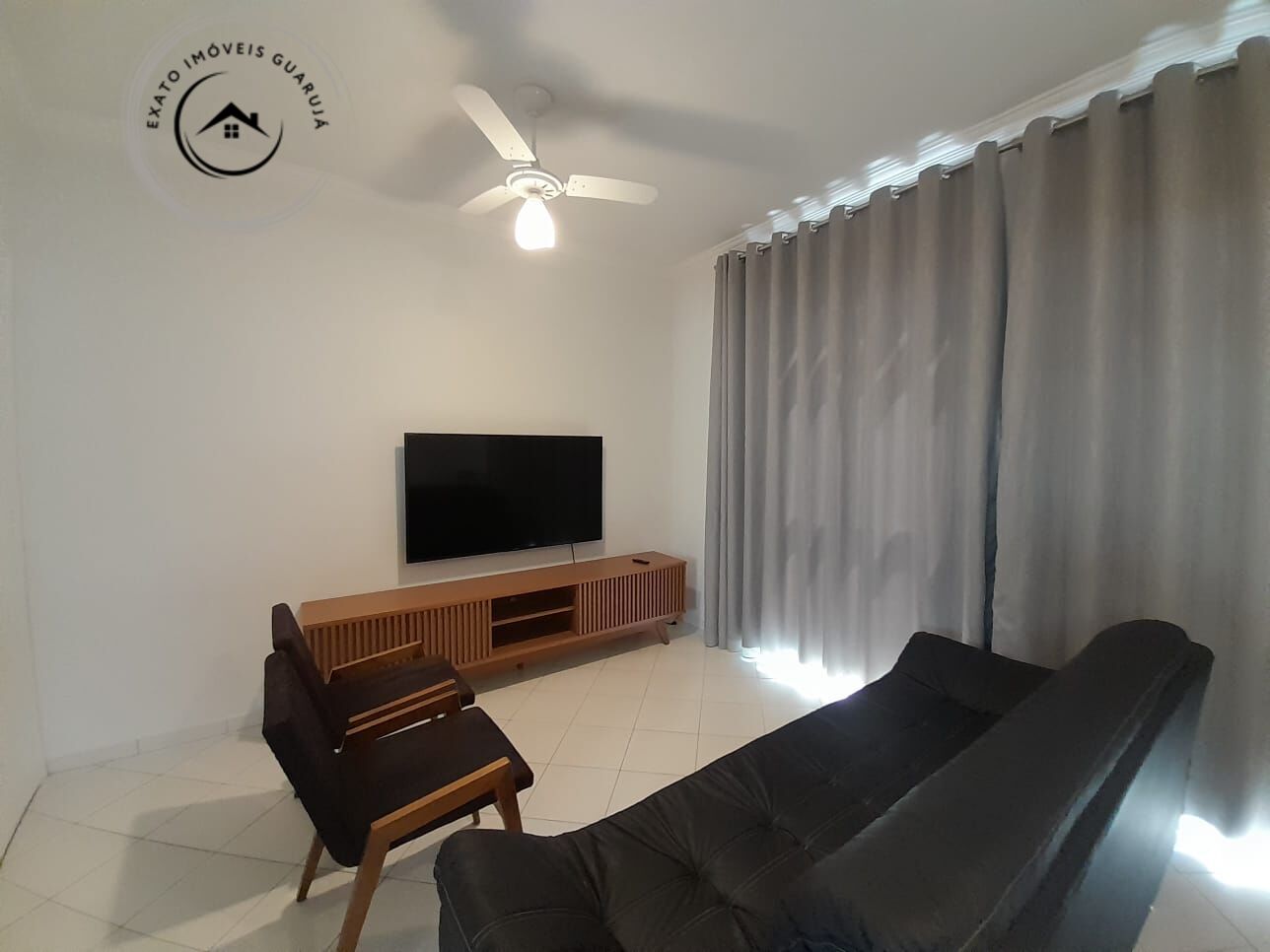 Apartamento Padrão de 02 dormitórios para locação anual na Praia da Enseada - foto 2
