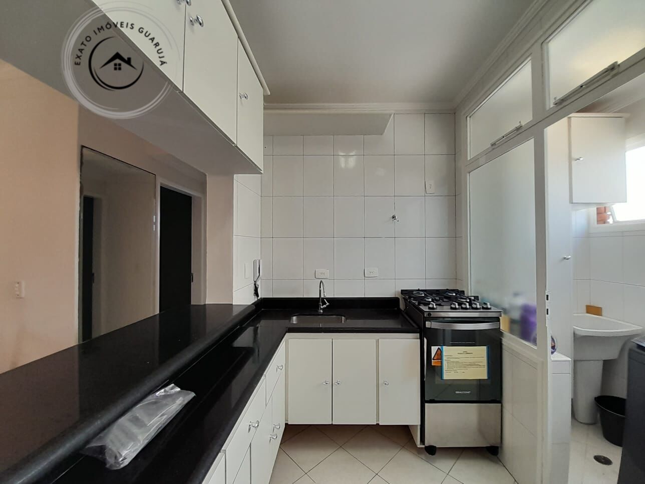 Apartamento Padrão de 02 dormitórios para locação anual na Praia da Enseada - foto 8