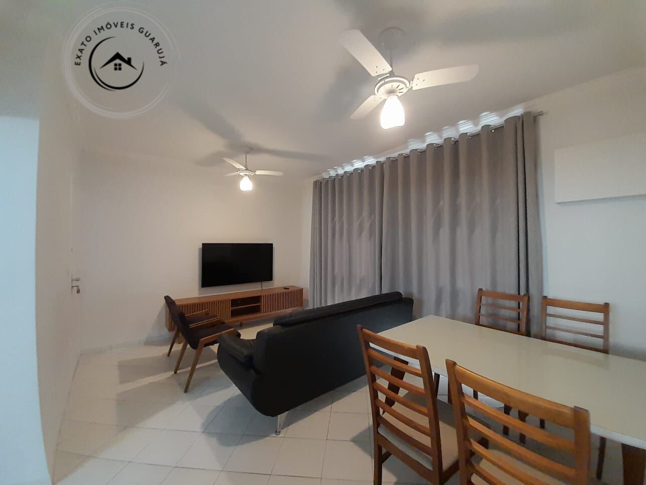 Apartamento Padrão de 02 dormitórios para locação anual na Praia da Enseada - foto 1