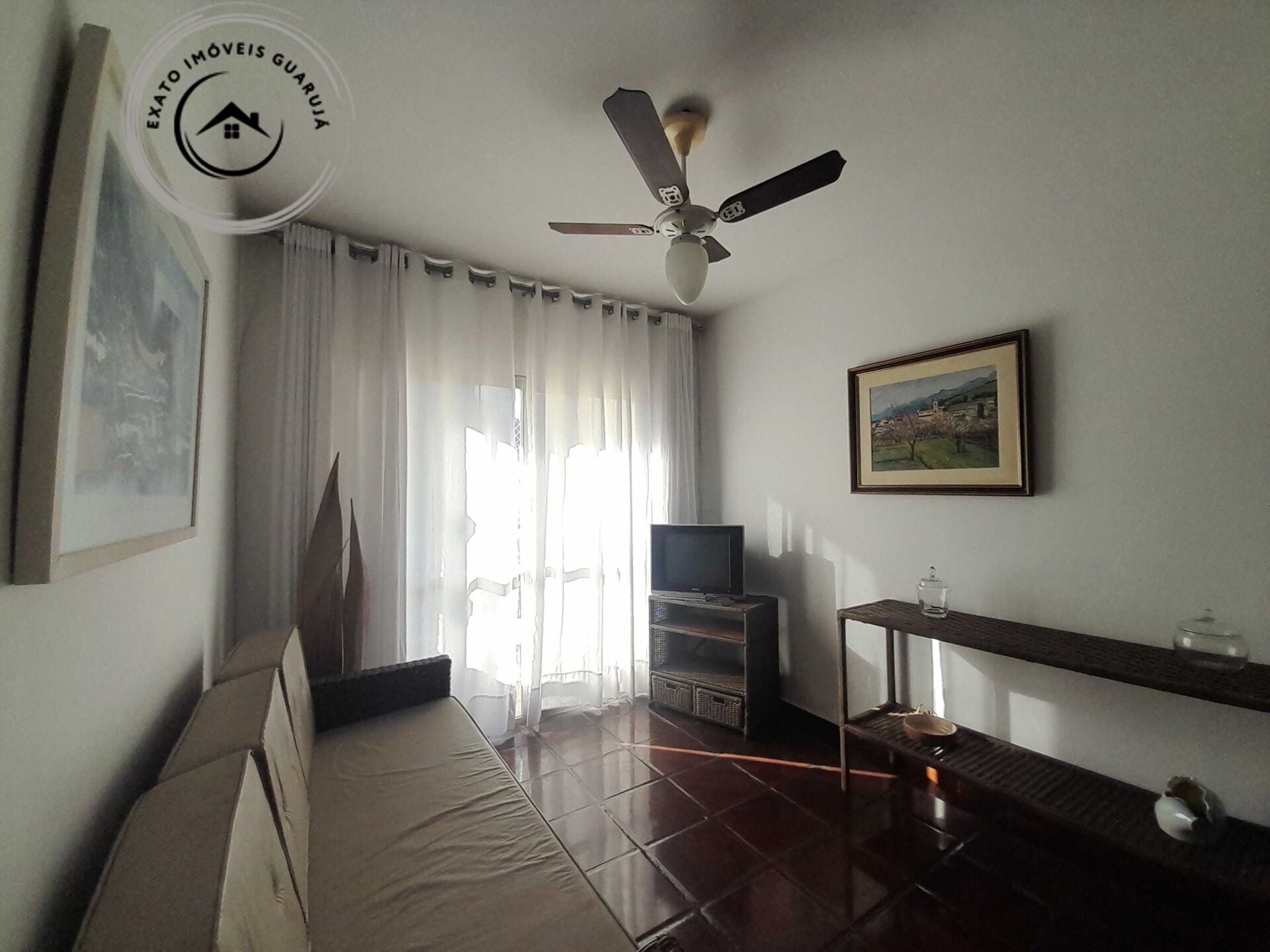 Apartamento de 03 dormitórios para locação anual na Praia da Enseada. - foto 1