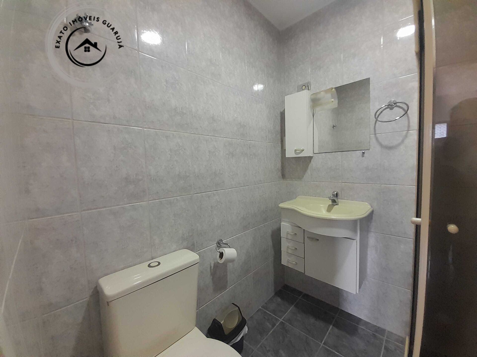 Apartamento de 03 dormitórios para locação anual na Praia da Enseada. - foto 10