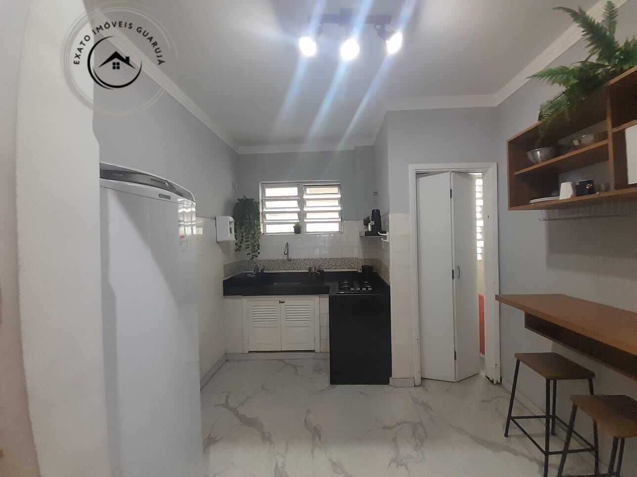 Apartamento Padrão de 02 dormitórios para venda na Praia da Enseada. - foto 5