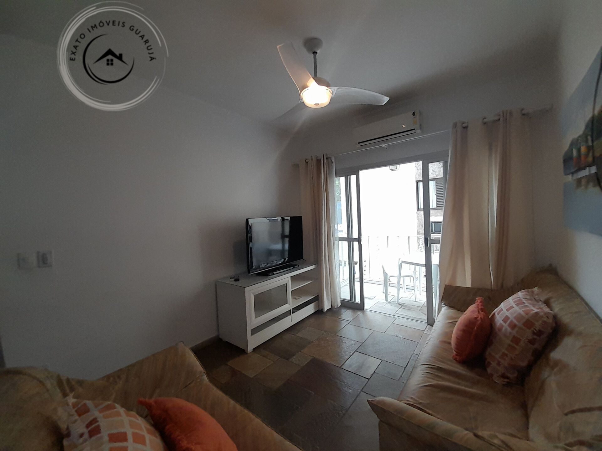 Apartamento Padrão de 03 dormitórios para locação anual na Praia da Enseada. - foto 9